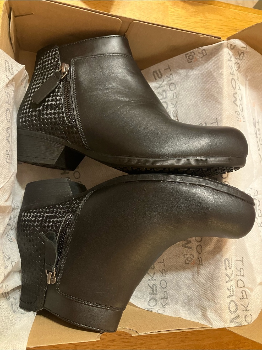 Leather Work Bootie 9M SAFTEY TOE (ALLOY) Rockport Works Carly